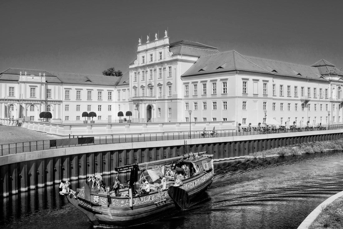 Havel canal at Oranienburg castle, Germany 2000pc PuzzleBlack and White