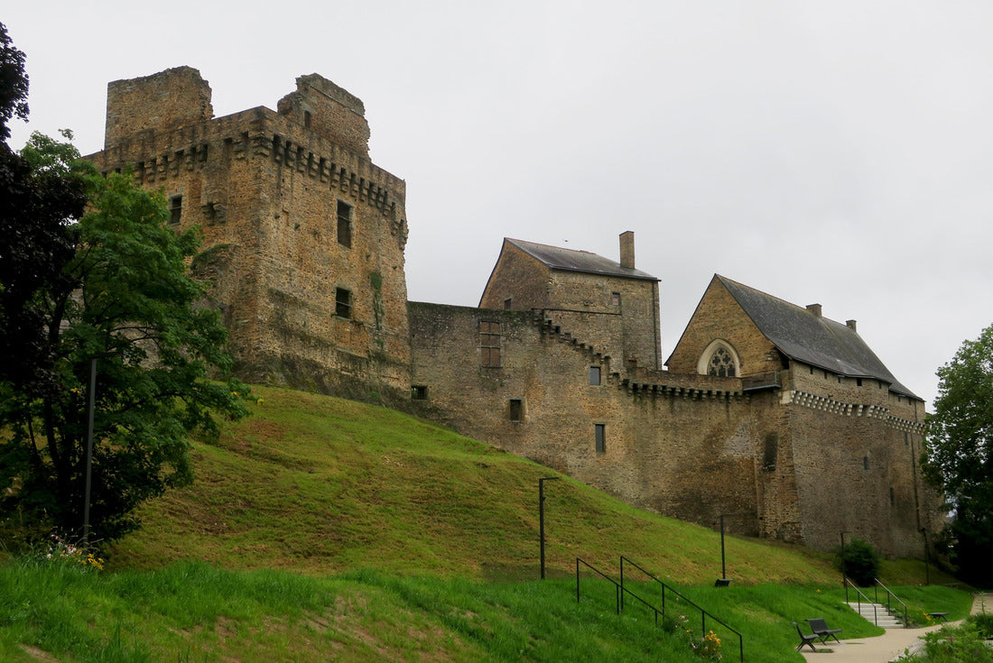 Châteaubriant Castle, France 2000pc Puzzle