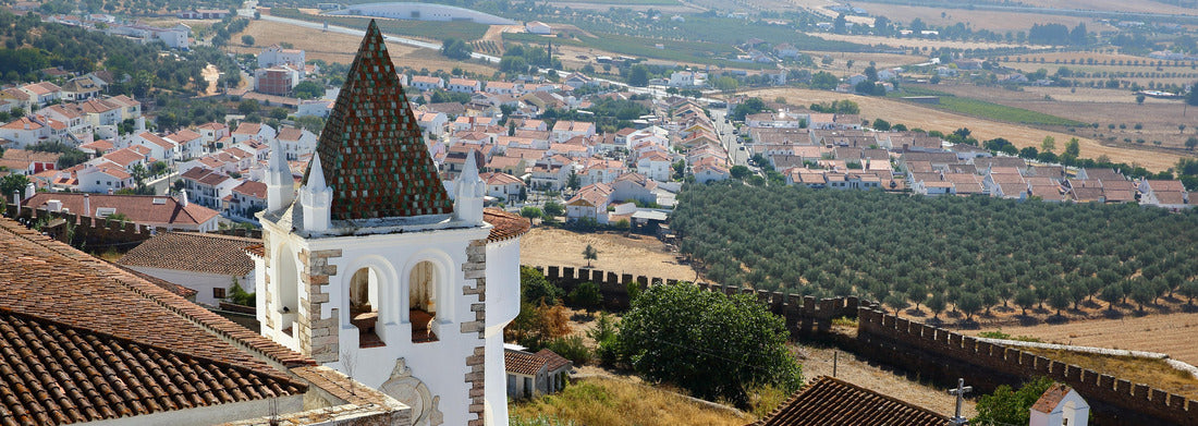 Noah Jigsaw Puzzle Estremoz, Portugal: View from the Tower of the Three Crowns (Torre das Tres Coroas) with the church of Santa Maria in the foreground, panorama Panorama 1000 Pieces