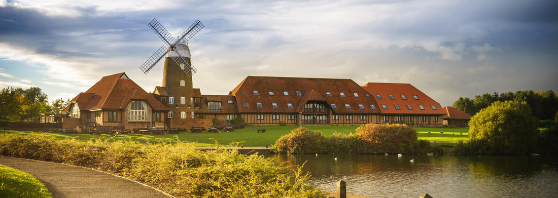 Noah Jigsaw Puzzle Old windmill on Lake Caldecotte in Milton Keynes, England, panorama Panorama 1000 Pieces