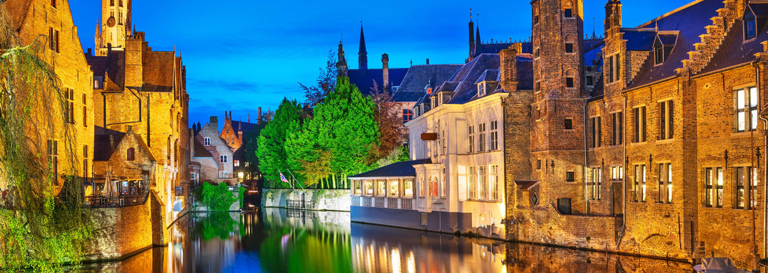 Noah Jigsaw Puzzle Bruges. Canal Rozenhoedkaai view of the Perez de Malvenda house, panorama Panorama 1000 Pieces