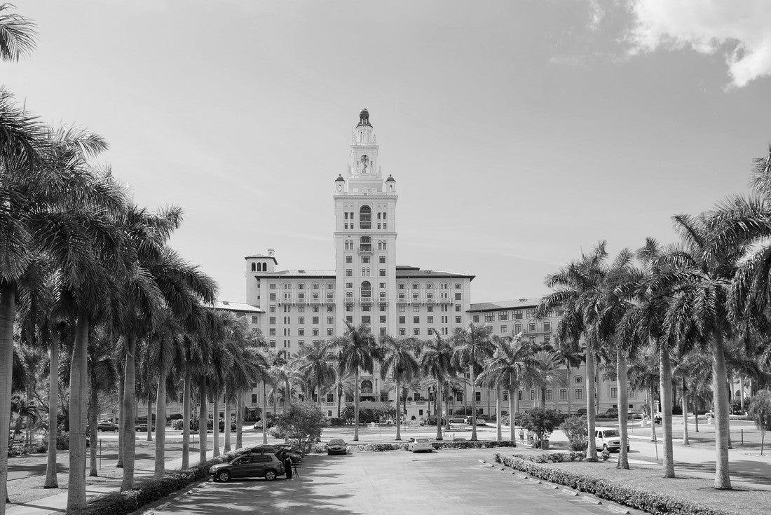 The Biltmore in Coral Gables. FL.USA. The historic resort is located in the city of Coral Gables, Florida near Miami. the Biltmore Hotel became the hallmark of coral Gables 2000pc PuzzleBlack and White