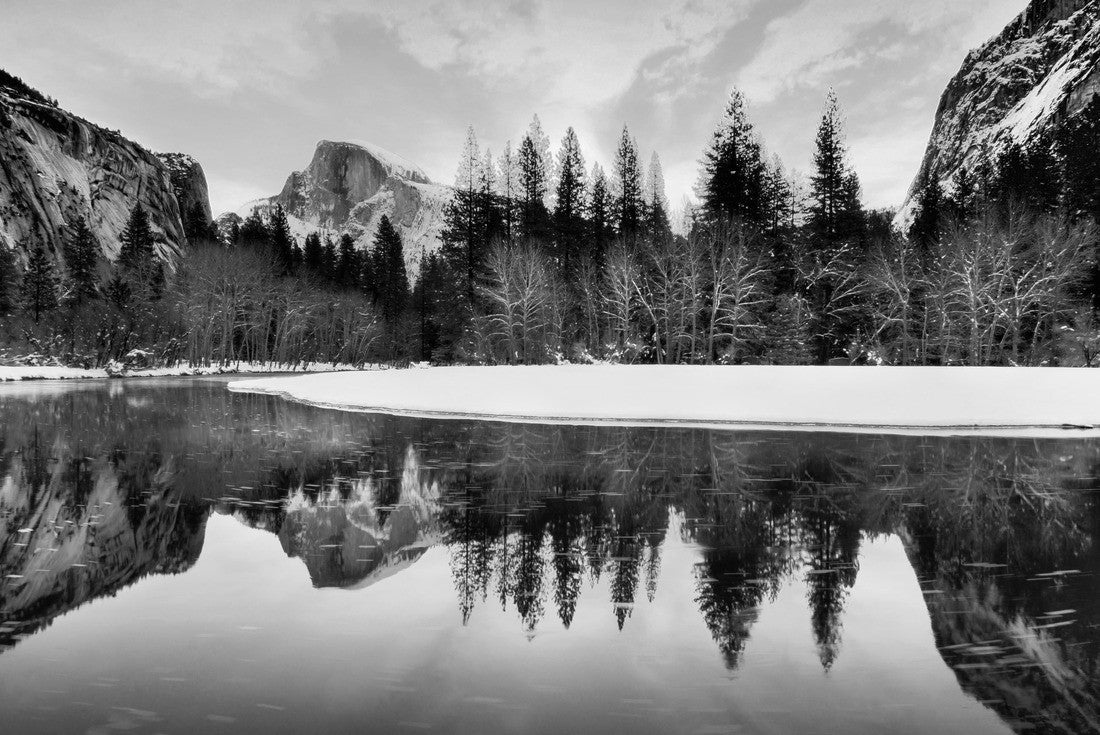 Nature Landscape of Yosemite National Park, California, USA.Yosemite National Park is in Sierra Nevada Area 2000pc PuzzleBlack and White