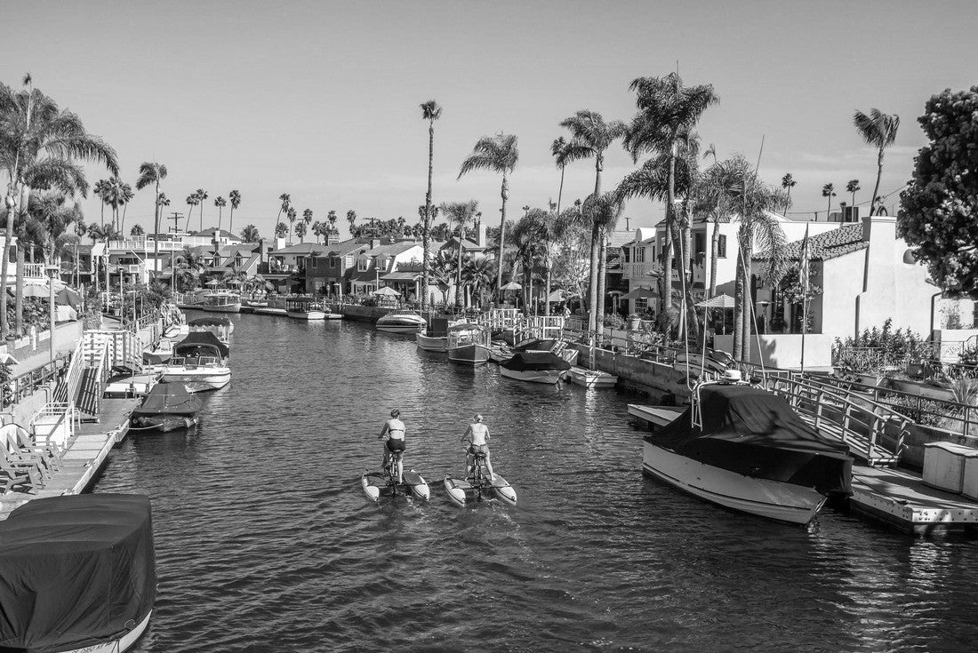 Long Beach moored boats and placid life 2000pc PuzzleBlack and White