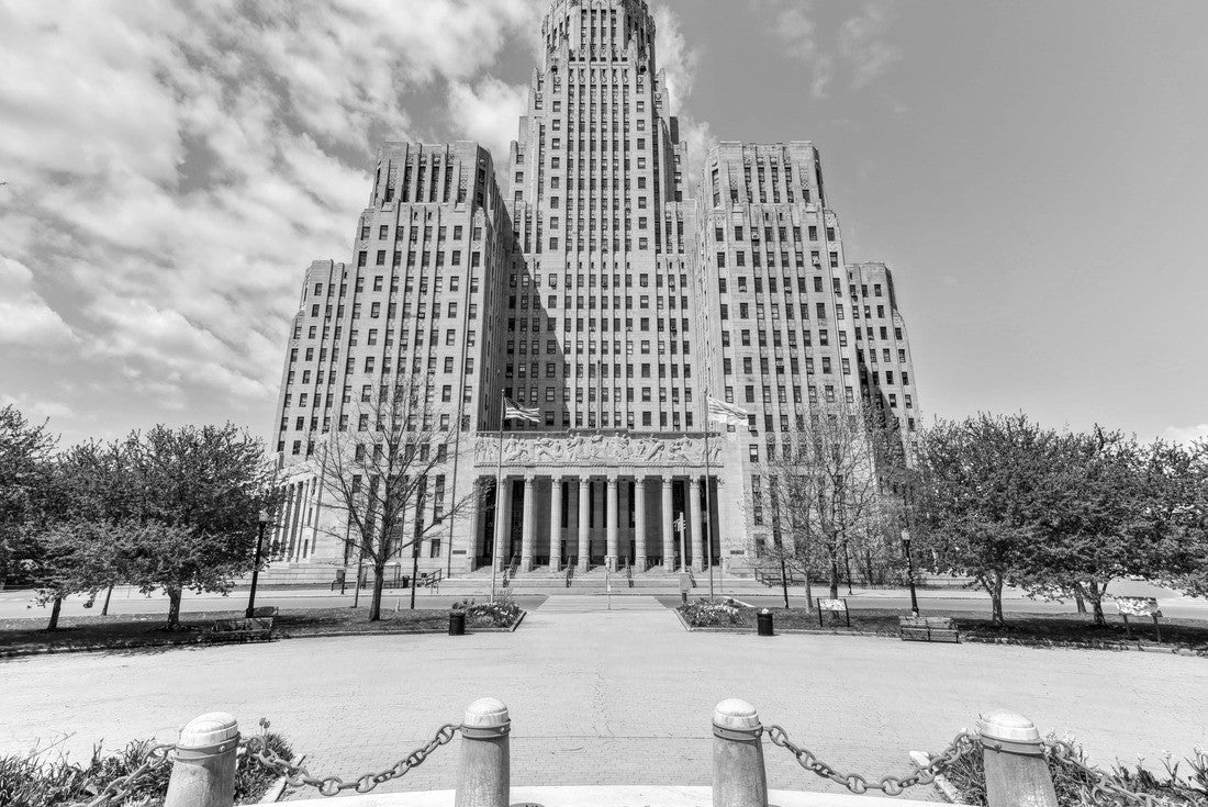 Buffalo City Hall, the seat for municipal government in the City of Buffalo, New York. Located at 65 Niagara Square, the 32 story Art Deco building was completed in 1931 by Dietel, Wade & Jones 2000pc PuzzleBlack and White