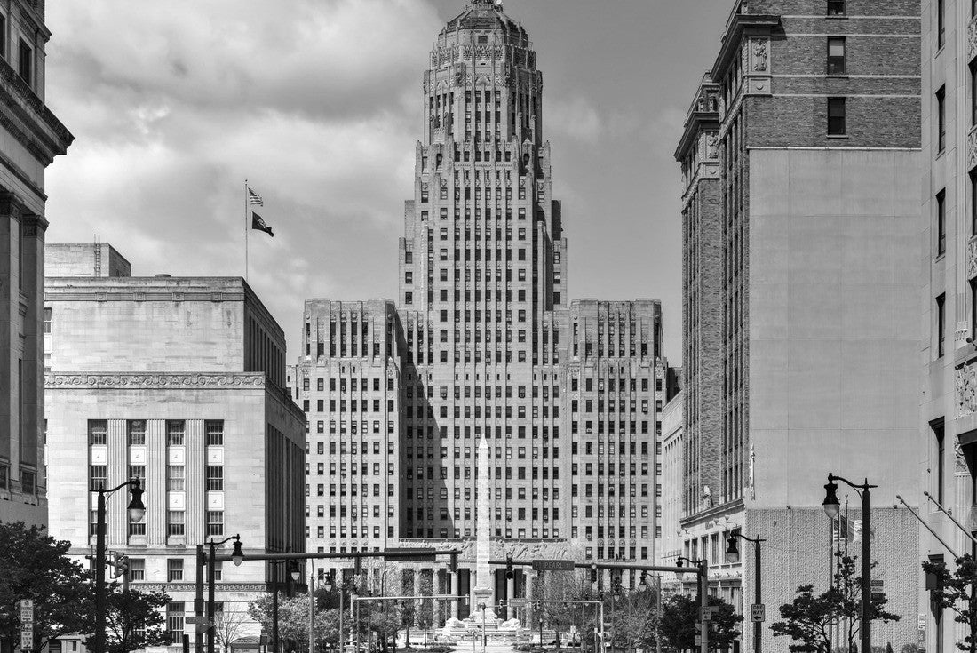 Buffalo City Hall, the seat for municipal government in the City of Buffalo, New York. Located at 65 Niagara Square, the 32 story Art Deco building was completed in 1931 by Dietel, Wade & Jones 2000pc PuzzleBlack and White
