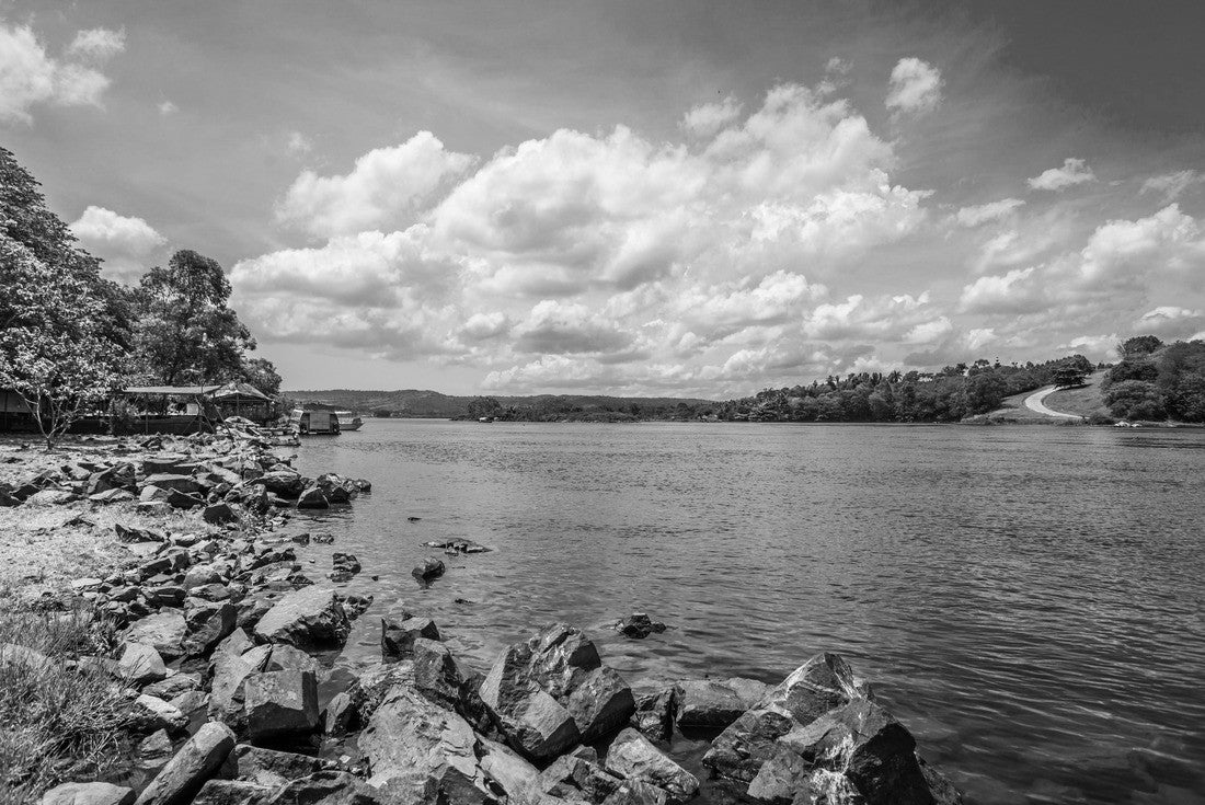 Noah Jigsaw Puzzle River Nile leaving Lake Victoria at Jinja, Uganda. It is considered the main source of the White Nile in black white 2000 pieces