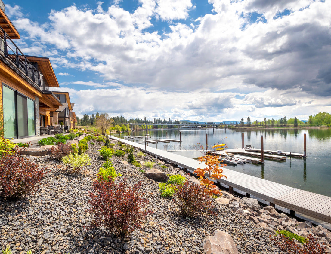 Noah Jigsaw Puzzle Million dollar waterfront homes along the Spokane River near lake Coeur d'Alene, in the mountain resort town of Coeur d'Alene, Idaho, USA 1000 Pieces