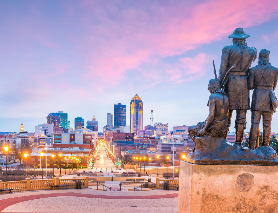 Noah Jigsaw Puzzle Des Moines Iowa skyline in the USA with The Pioneer the former area statue (more than 60 years old statue) was completed in 1892 1000 Pieces
