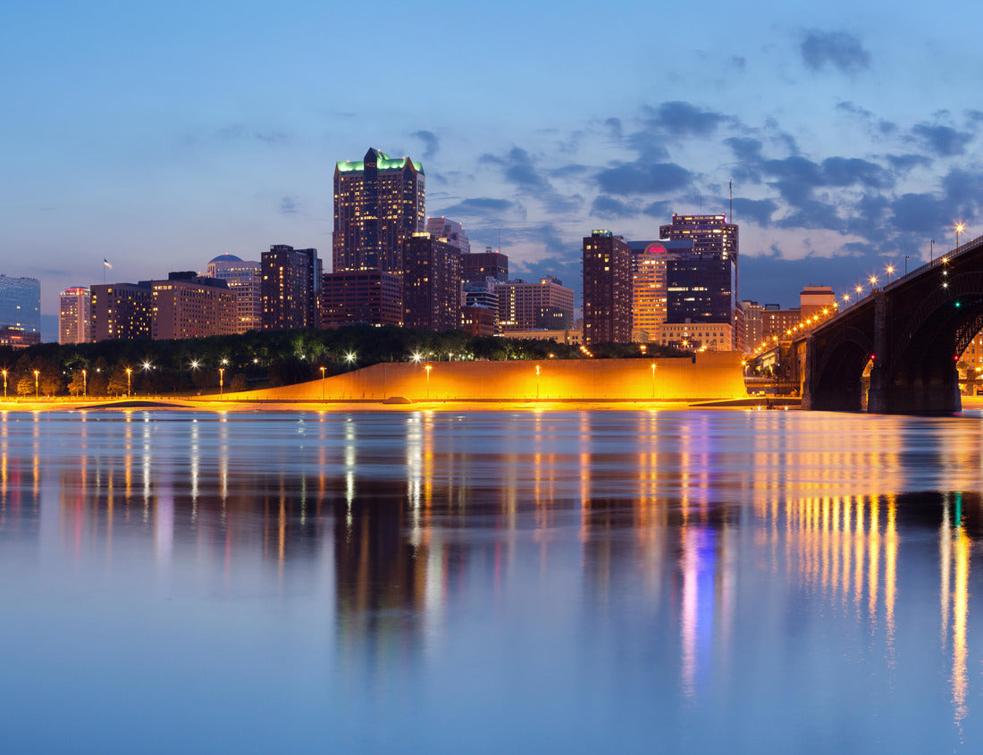 Noah Jigsaw Puzzle City of St. Louis skyline. Panoramic image of St. Louis downtown with Gateway Arch at twilight 1000 Pieces
