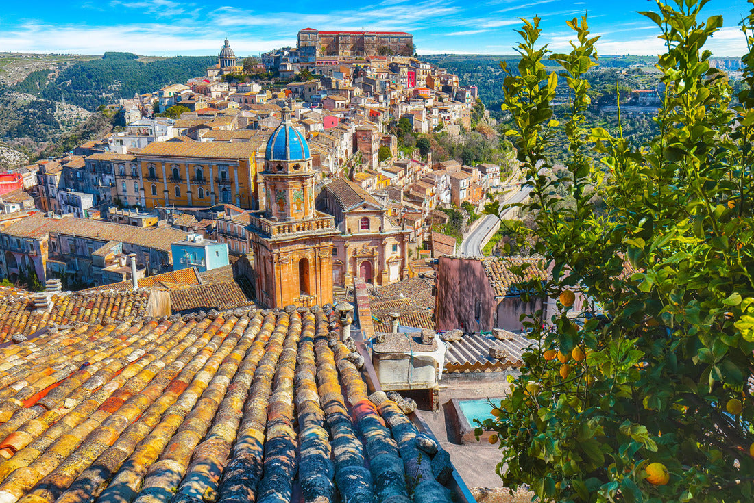 Sunrise in the old baroque town of Ragusa Ibla in Sicily. Historic center built in the late baroque style and named Ibla. Ragusa, Sicily, Italy 2000pc Puzzle