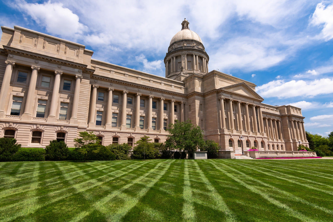 Outside the Kentucky State Capitol building on a summer afternoon. Frankfort, Kentucky, USA 2000pc Puzzle
