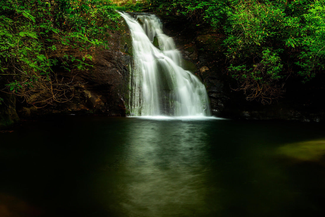Noah Jigsaw Puzzle Water cascades through Blue Hole Waterfall in Hiawassee, Georgia 2000 pieces
