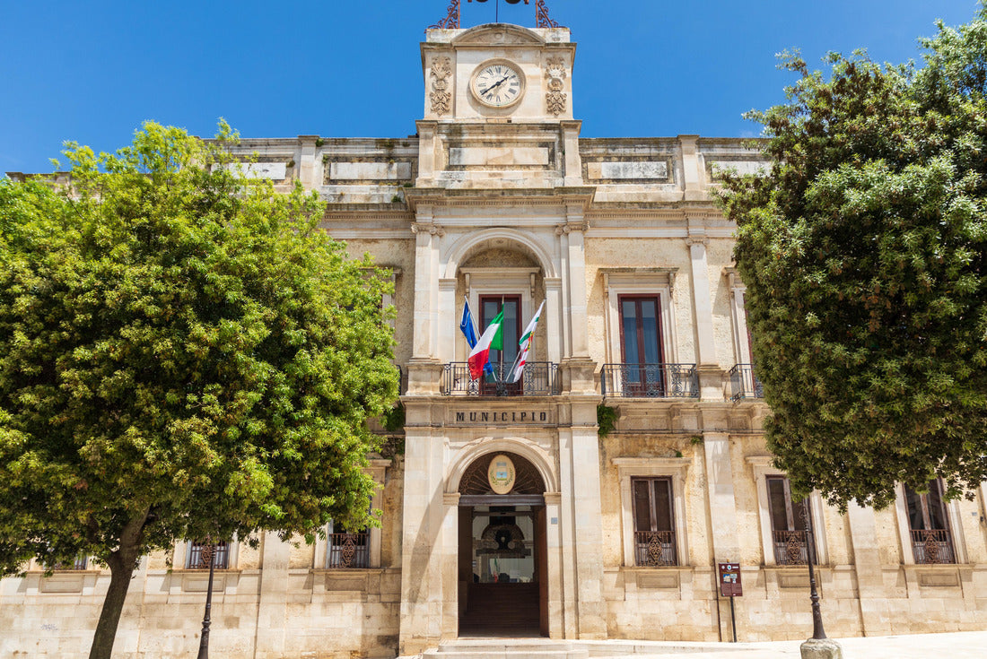 Italy, Apulia, Metropolitan City of Bari, Gioia del Colle. Municipal building. Italian word “municipio” meaning municipal 2000pc Puzzle