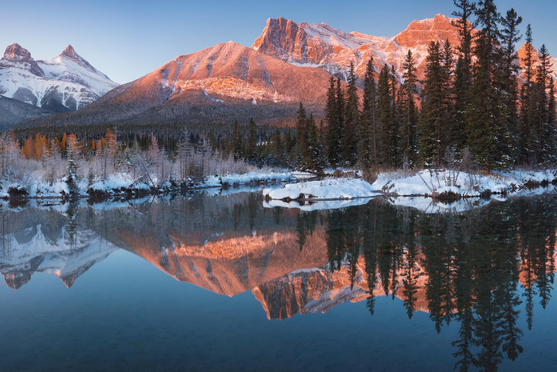 Sunrise of the Three Sisters and the Bow River from Canmore near Banff National Park. First snow in Canadian Rockies. Beautiful landscape background concept 2000pc Puzzle