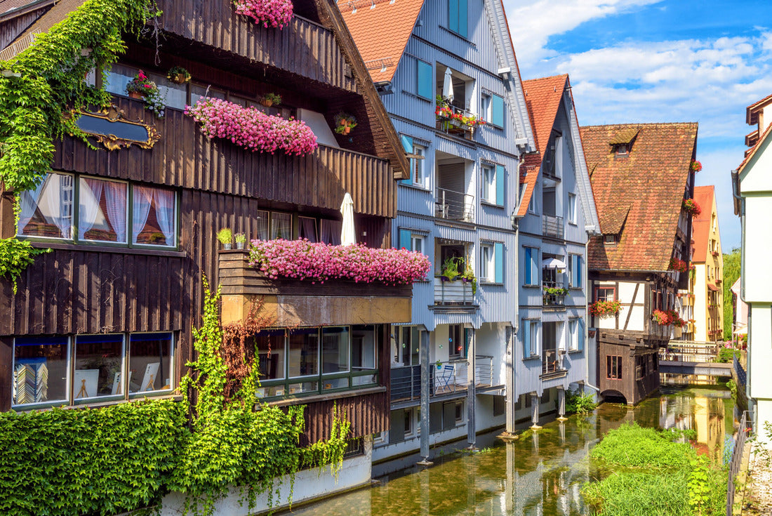Vintage street with houses decorated with flowers in the old town of Ulm, Germany. Beautiful view of the historic fishing quarter in summer. It is a landmark of Ulm. Old town of Ulm with canals 2000pc Puzzle