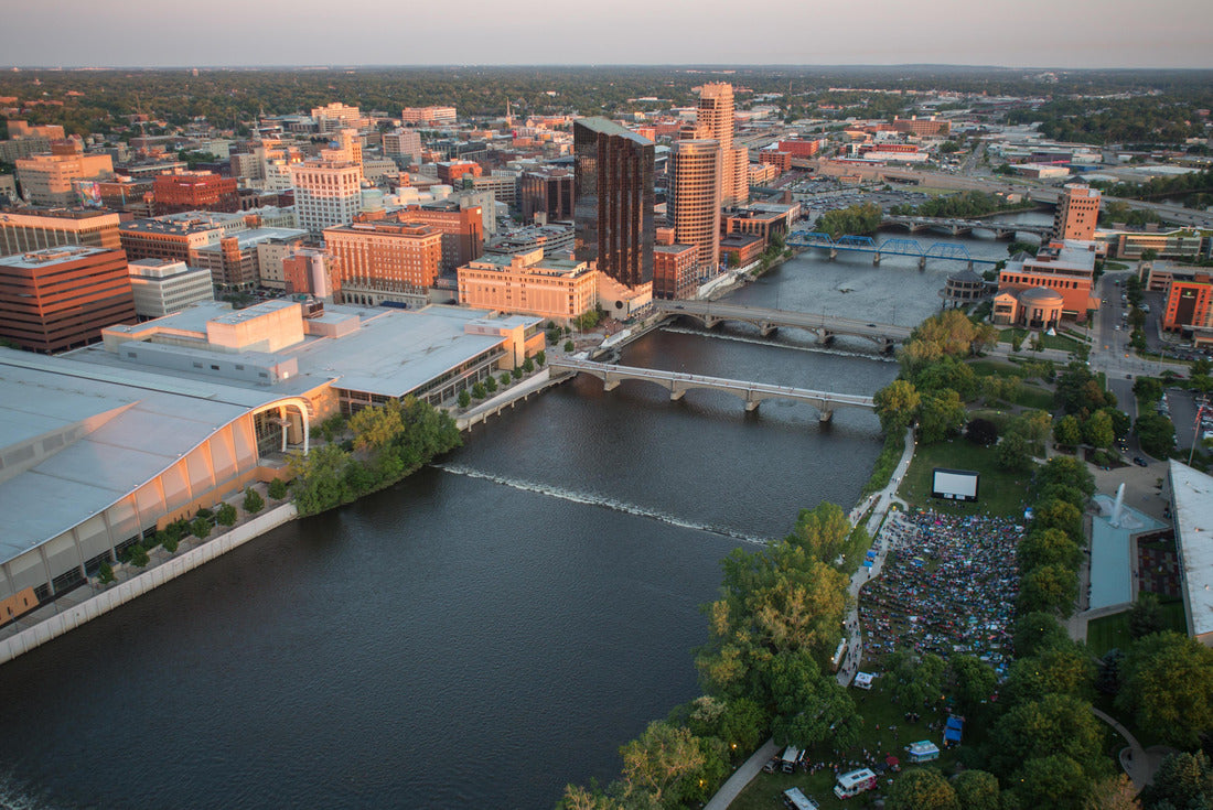 Grand River in Grand Rapids, Michigan 2000pc Puzzle