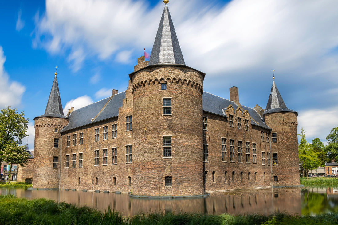 Castle of Helmond on a beautiful day in the summer 2000pc Puzzle
