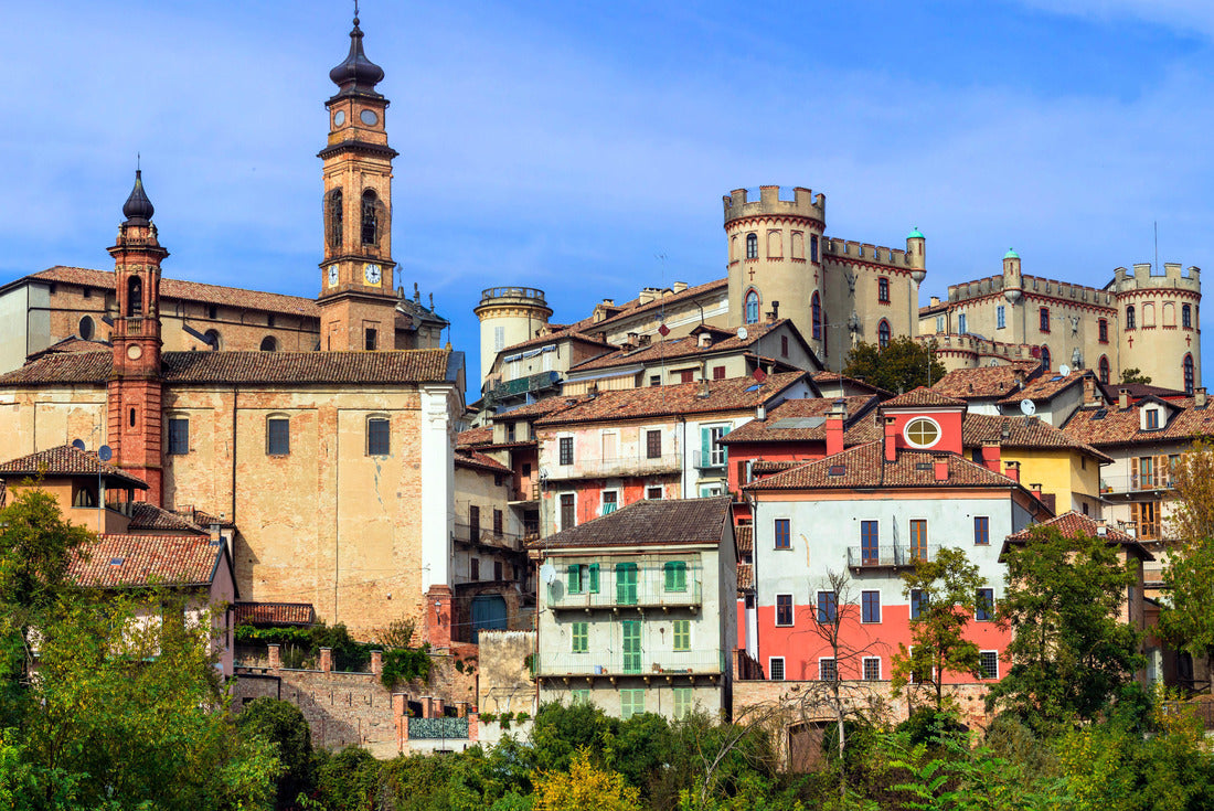 Pictorial medieval village (borgo) and castle - Costiglione d'Asti in Piemont, Italy 2000pc Puzzle