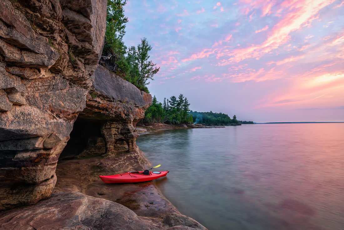 Kayaking Lake Superior caves near Munising, Michigan 2000pc Puzzle