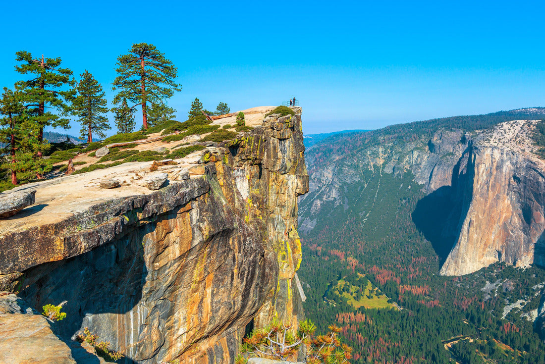 Taft Point in Yosemite National Park, California, United States. View from Taft Point: Yosemite Valley, El Capitan and Yosemite Falls 2000pc Puzzle