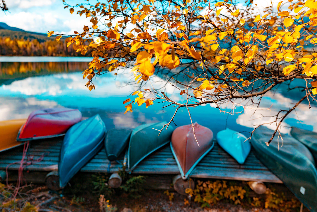 Canoes On Lake In Beautiful Fall Peak Color 2000pc Puzzle