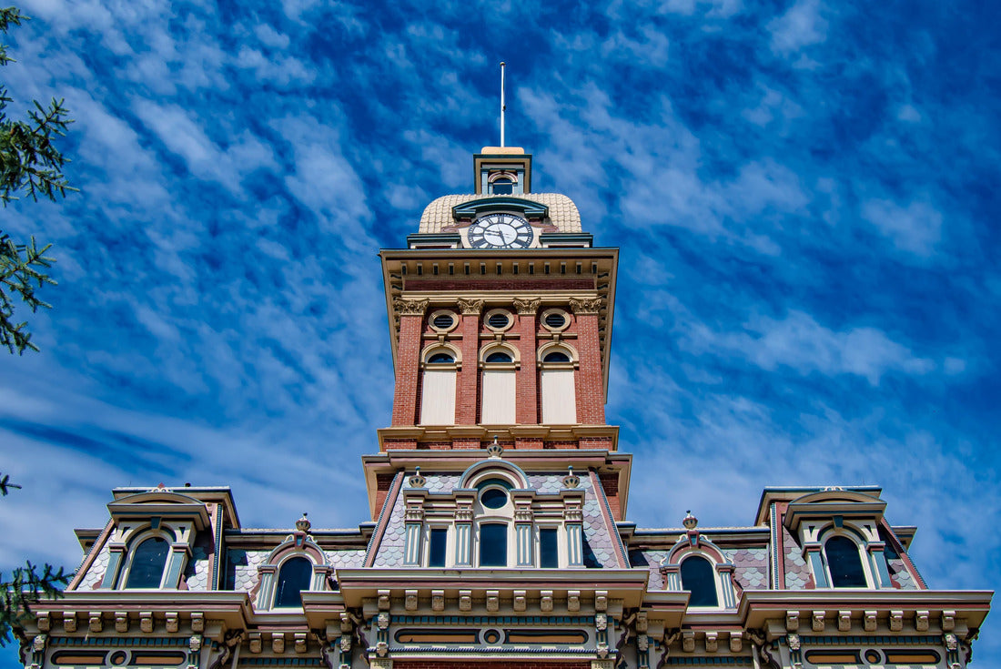 Noah Jigsaw Puzzle Adams County Courthouse in Decatur Indiana 2000 pieces
