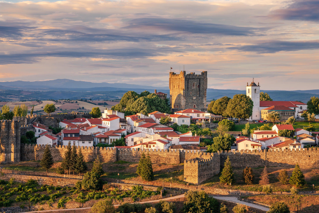 Sunset in the medieval citadel (Cidadela) of Bragança, Trás-os-Montes, Portugal 2000pc Puzzle