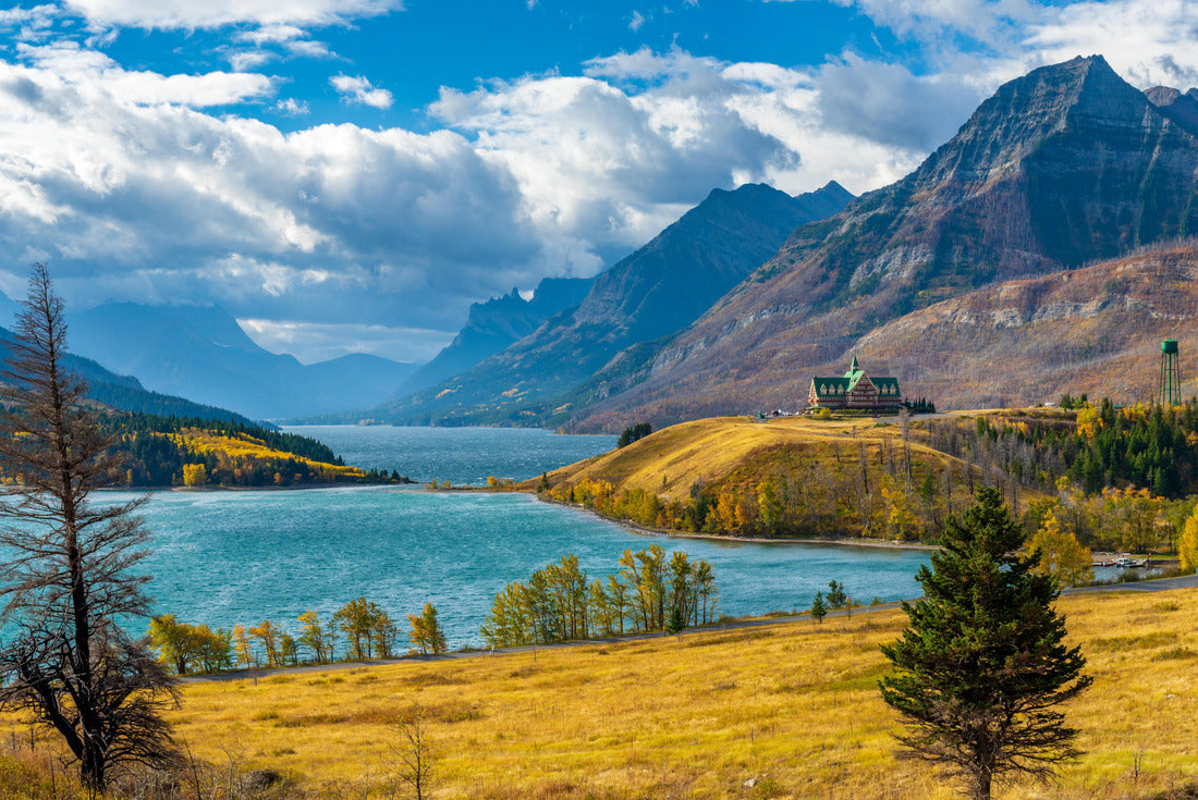Middle Waterton Lake lakes in fall foliage season sunny day morning. Blue sky, white clouds on mountains in background. Landmark in Waterton Lakes National Park, Alberta, Canada 2000pc Puzzle
