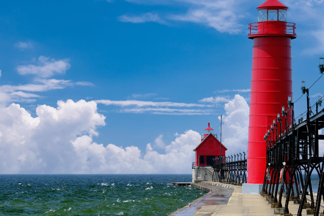 Noah Jigsaw Puzzle Grand Haven South Pierhead Inner Light, built in 1905, Lake Michigan, MI, USA 2000 pieces