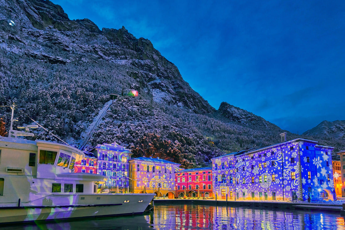 Noah Jigsaw Puzzle Beautiful view of Riva del Garda on a winter day with lots of snow, overlooking the beautiful Lake Garda in a snowy day, surrounded by mountains, Trentino Alto Adige region 2000 pieces