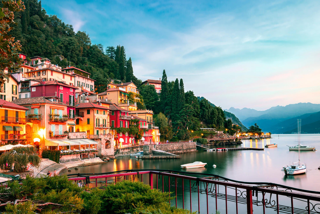 Noah Jigsaw Puzzle Old town of Varenna - picturesque sunset on Lake Como, Italy 2000 pieces