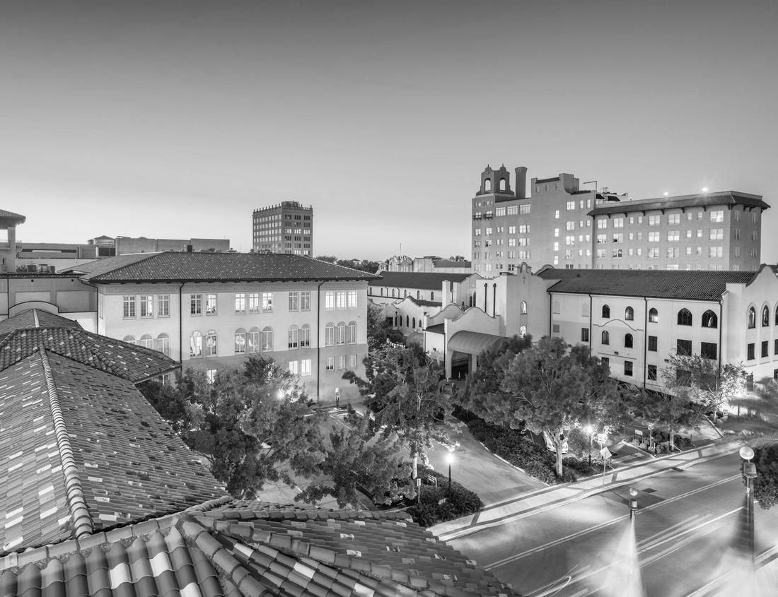Noah Jigsaw Puzzle Fes, Morocco historical magnificent old capital streets in black white 1000 pieces