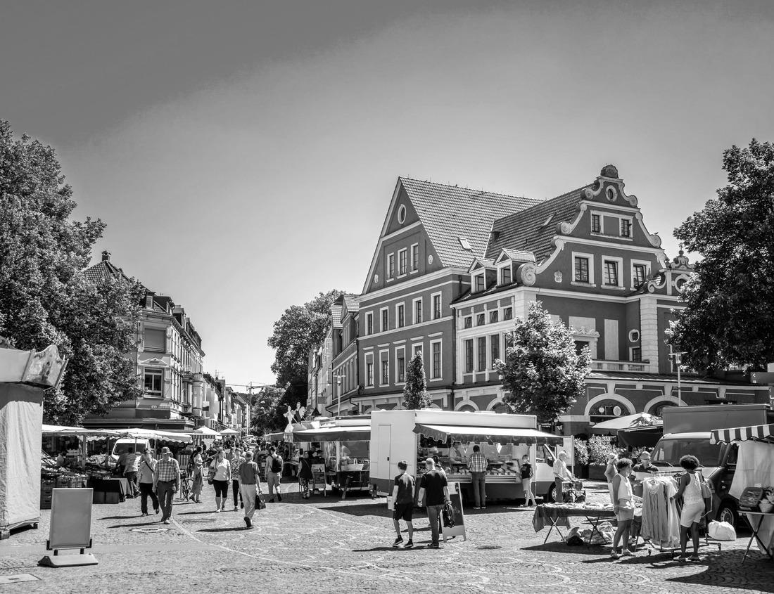Noah Jigsaw Puzzle View of the city of Petrópolis, Brazil, Rio de Janeiro. Rio, large city hotel, imperial museum. The Portuguese colonial city of Dom Pedro in black white 1000 pieces