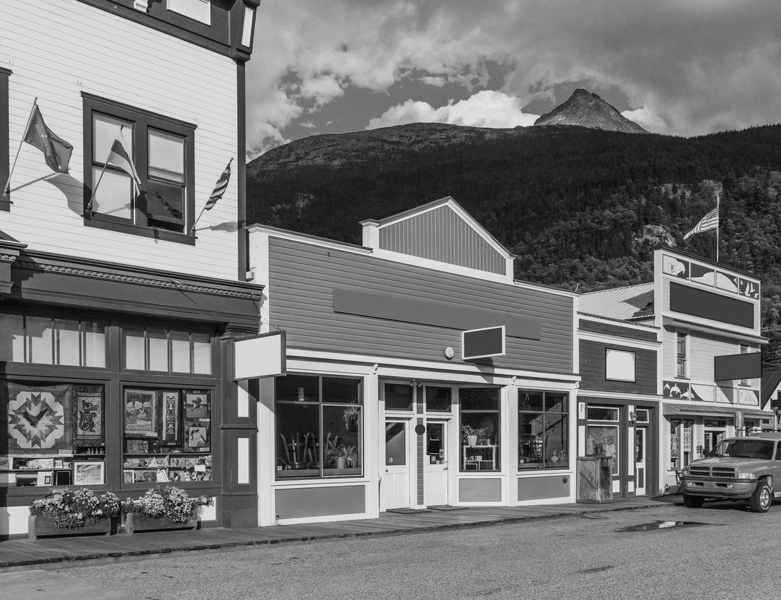 Noah Jigsaw Puzzle Marrakesh Streets of the amazing historic city of Morocco in black white 1000 pieces