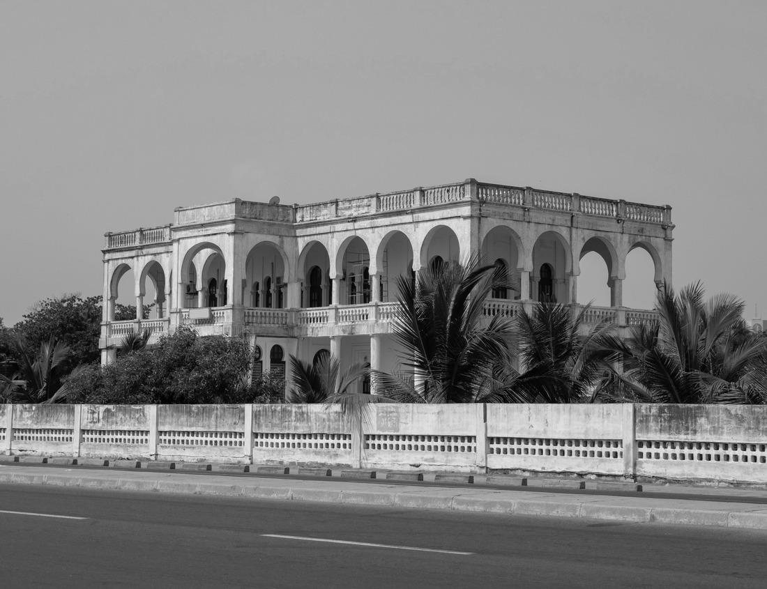 the coast at Alert Bay, British Columbia, Canada 1000pc PuzzleBlack and White