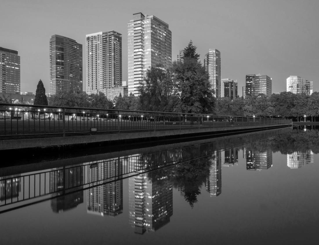 Noah Jigsaw Puzzle Lugano, Switzerland Autumn morning at Lake Lugano in black white 1000 pieces