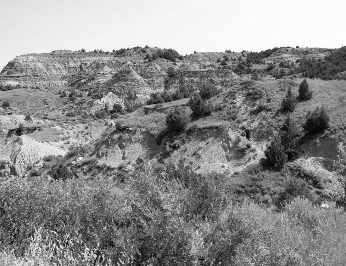 Noah Jigsaw Puzzle Pilgrimage Church of the Assumption of Maria and foggy mountains reflected in the calm waters of Bled lake. Calm autumn scene of Julian Alps in black white 1000 pieces