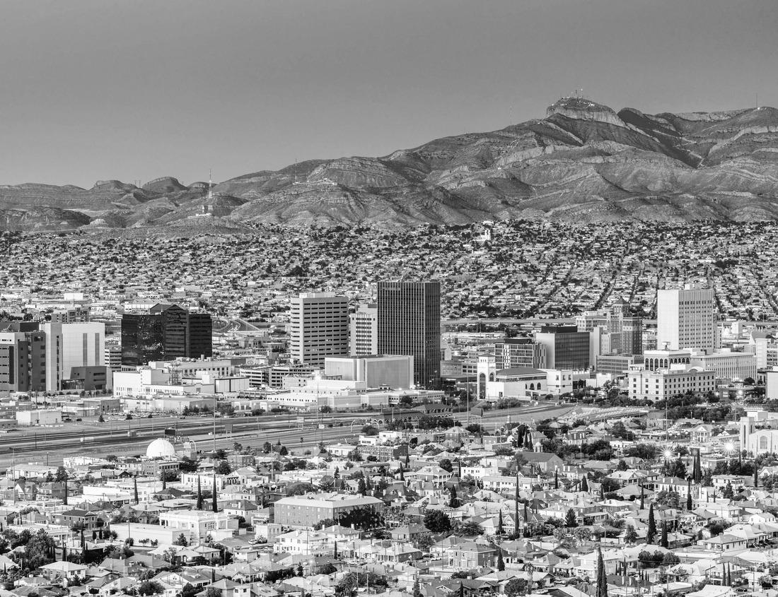 Noah Jigsaw Puzzle The city gate leading into Rissani : Rissani, Morocco in black white 1000 pieces