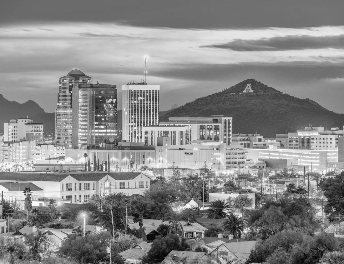 Noah Jigsaw Puzzle Bedruthan Steps and Carnewas, Cornwall, England in black white 1000 pieces