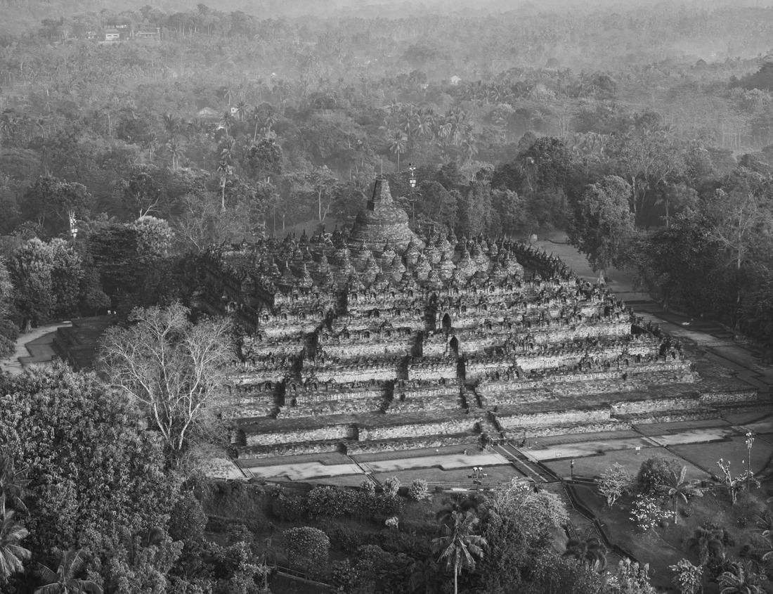 Noah Jigsaw Puzzle Ait-Ben-Haddou, Ksar or fortified village in Ouarzazate province, Morocco. Prime example of southern Morocco architecture in black white 1000 pieces
