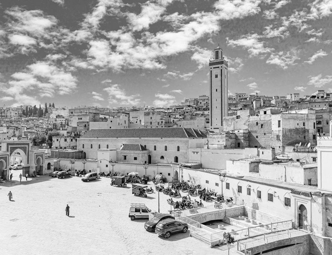 Noah Jigsaw Puzzle The beautiful and secluded beach of Pedn Vounder seen from Rock Logan, near Porthcurno, Cornwall, England, Great Britain in black white 1000 pieces