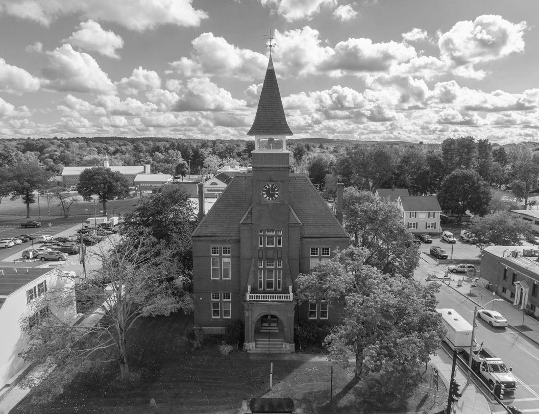 Noah Jigsaw Puzzle Skyline of modern New York, the USA. Majestic skyscrapers on the waterfront under the cloudy sky at daytime in black white 1000 pieces