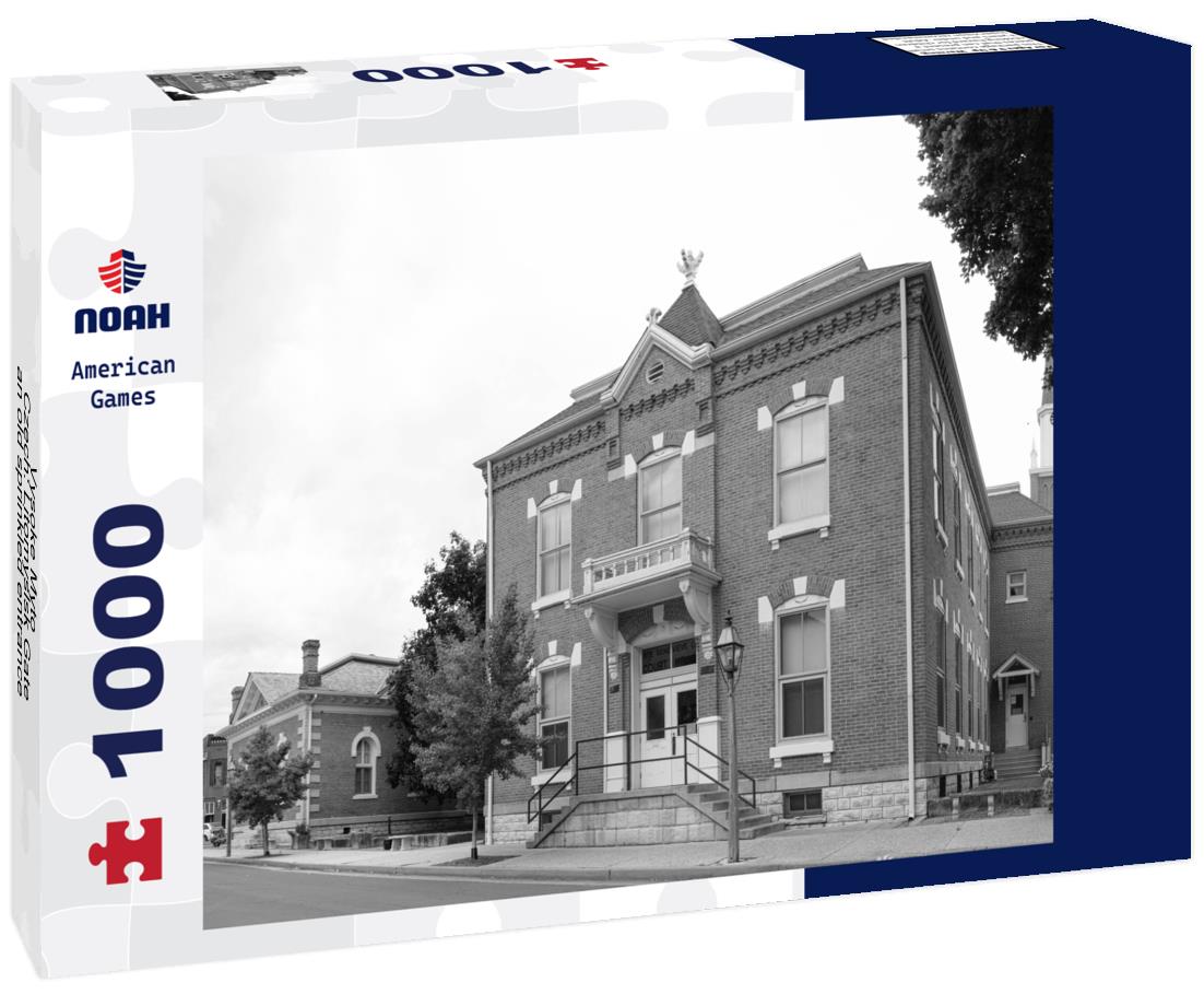 Noah Jigsaw Puzzle Vysoke Myto - Czech: Litomyslsk Gate, an old sprinkled entrance in black white 1000 pieces