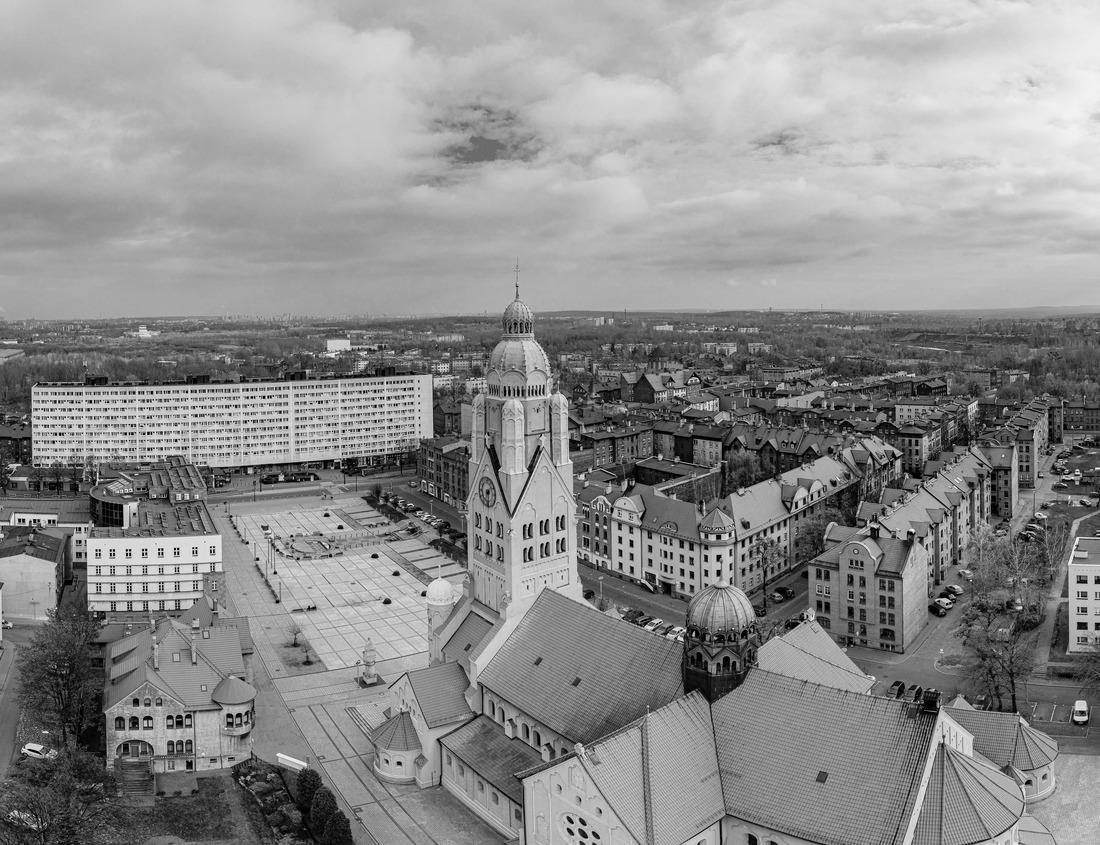 Noah Jigsaw Puzzle Ifrane City, little town in Morocco, heaven in middle of Atlas in black white 1000 pieces
