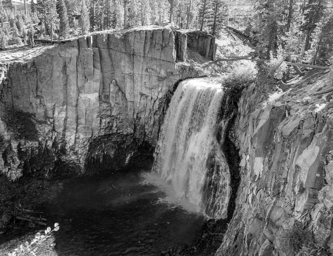 Noah Jigsaw Puzzle Ifrane City, little town in Morocco, heaven in middle of Atlas in black white 1000 pieces