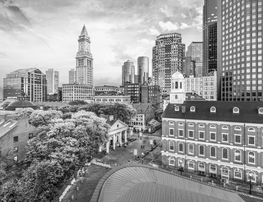 Noah Jigsaw Puzzle Marina of Portofino, Cinque Terre, Italy in black white 1000 pieces