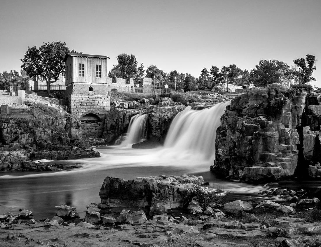 Noah Jigsaw Puzzle Historical Train, Soller, Mallorca, Spain in black white 1000 pieces