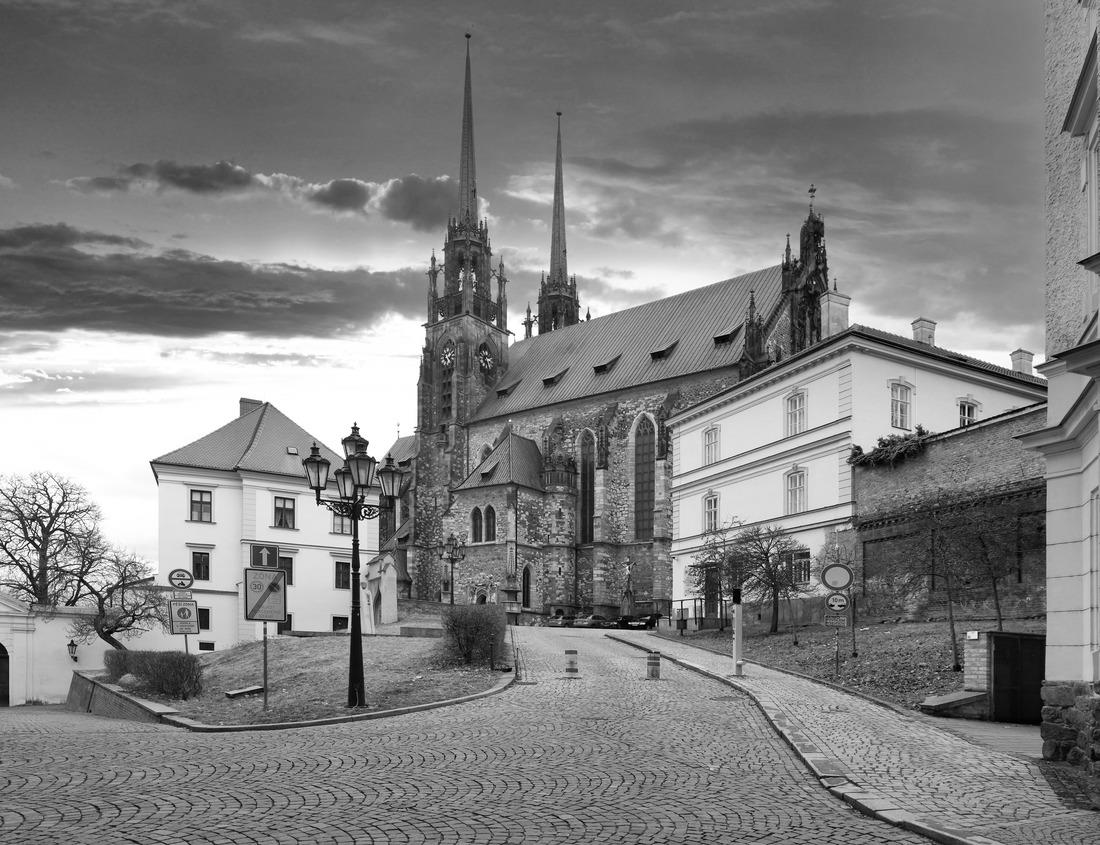 Noah Jigsaw Puzzle Volubilis, Morocco: Capitoline temple in the sunset lights. Historical city of Roman Mauretania, North Africa travel destination in black white 1000 pieces
