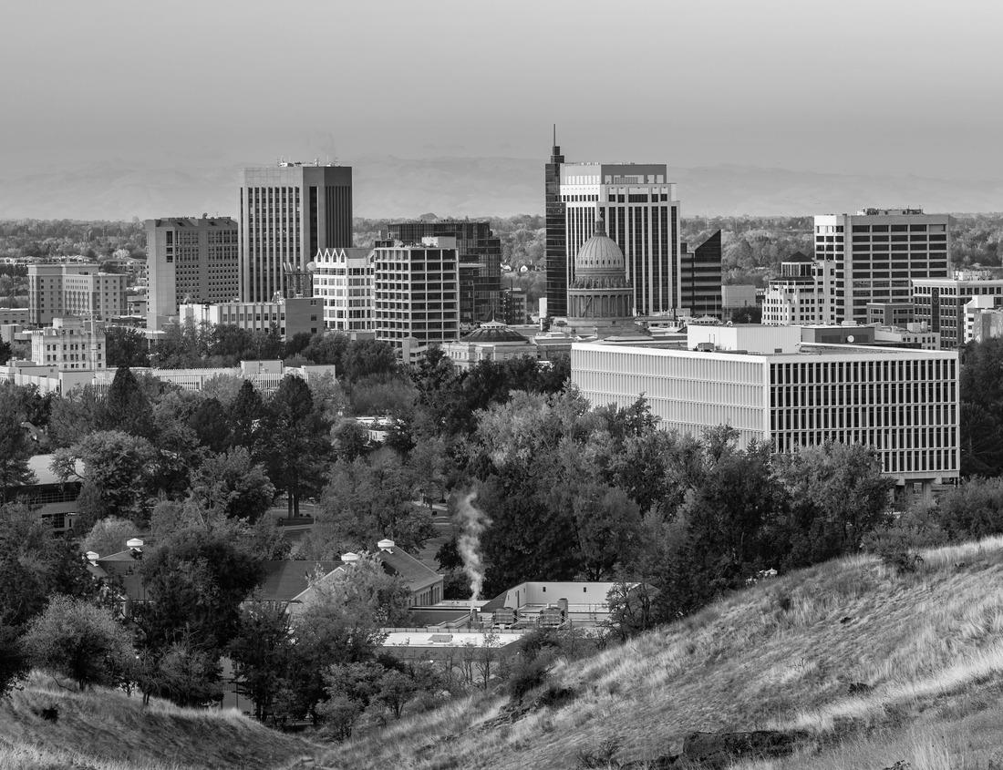 Noah Jigsaw Puzzle Village along road in desert mountain landscape near Telouet town in Atlas Mountains, Morocco, North Africa in black white 1000 pieces